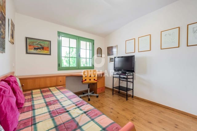 5 bedroom Semi-detached Villa for sale in Palomas, Madrid city with garage - € 1,250,000 (Ref: 9223653)