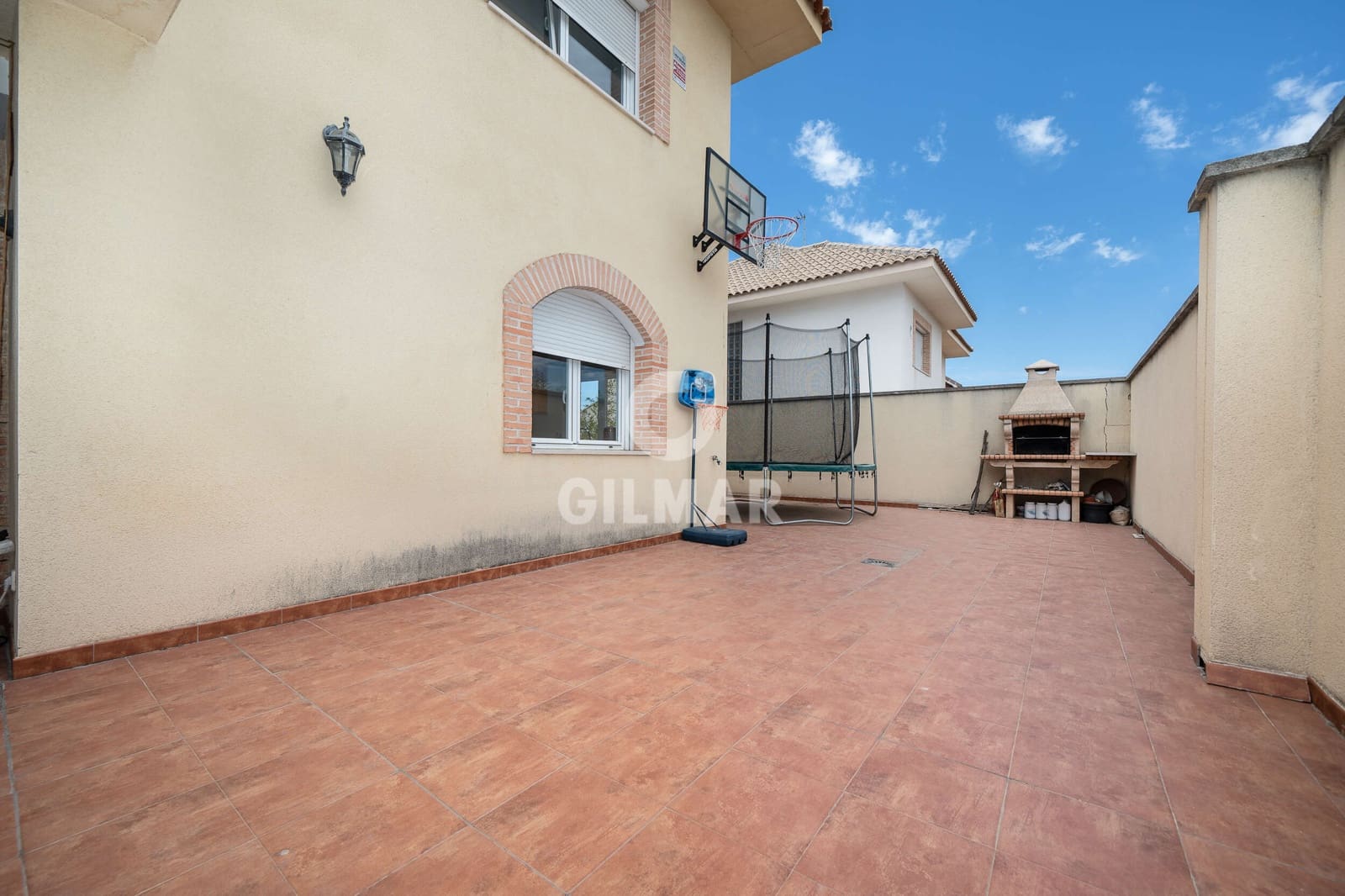 4 bedroom Villa for sale in Madrid city with pool garage - € 999,000 (Ref: 9223654)