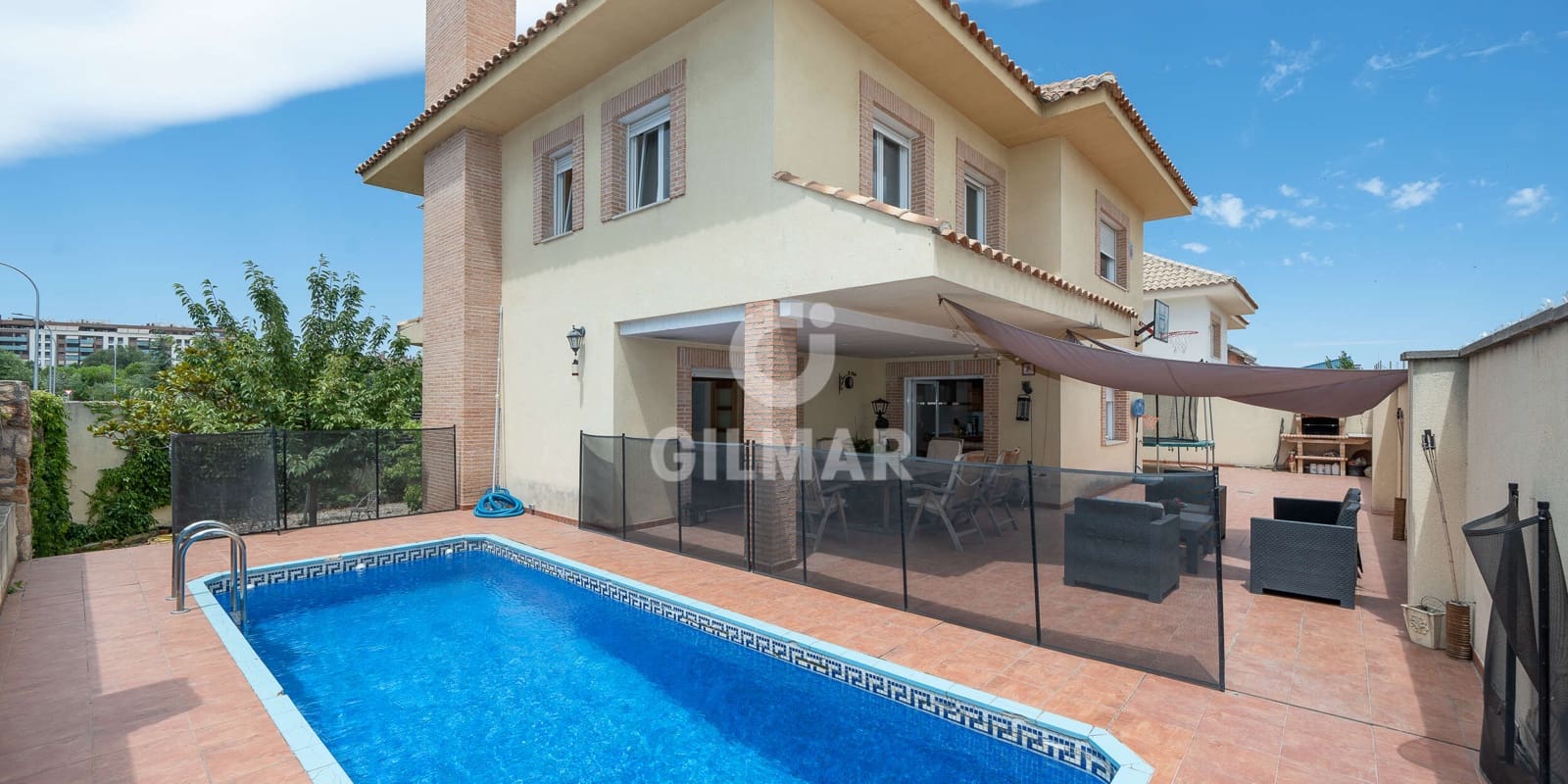 4 bedroom Villa for sale in Madrid city with pool garage - € 999,000 (Ref: 9223654)