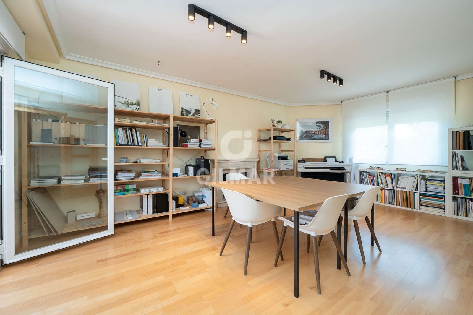 4 bedroom Villa for sale in Madrid city with pool garage - € 999,000 (Ref: 9223654)