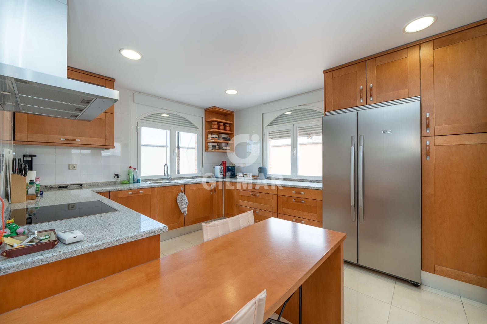 4 bedroom Villa for sale in Madrid city with pool garage - € 999,000 (Ref: 9223654)