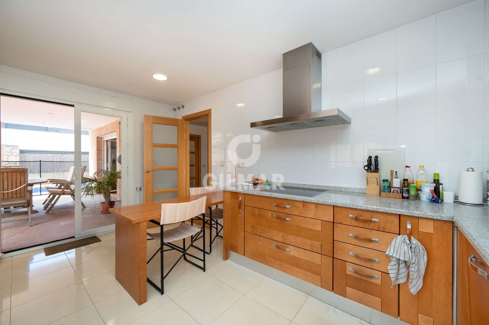 4 bedroom Villa for sale in Madrid city with pool garage - € 999,000 (Ref: 9223654)