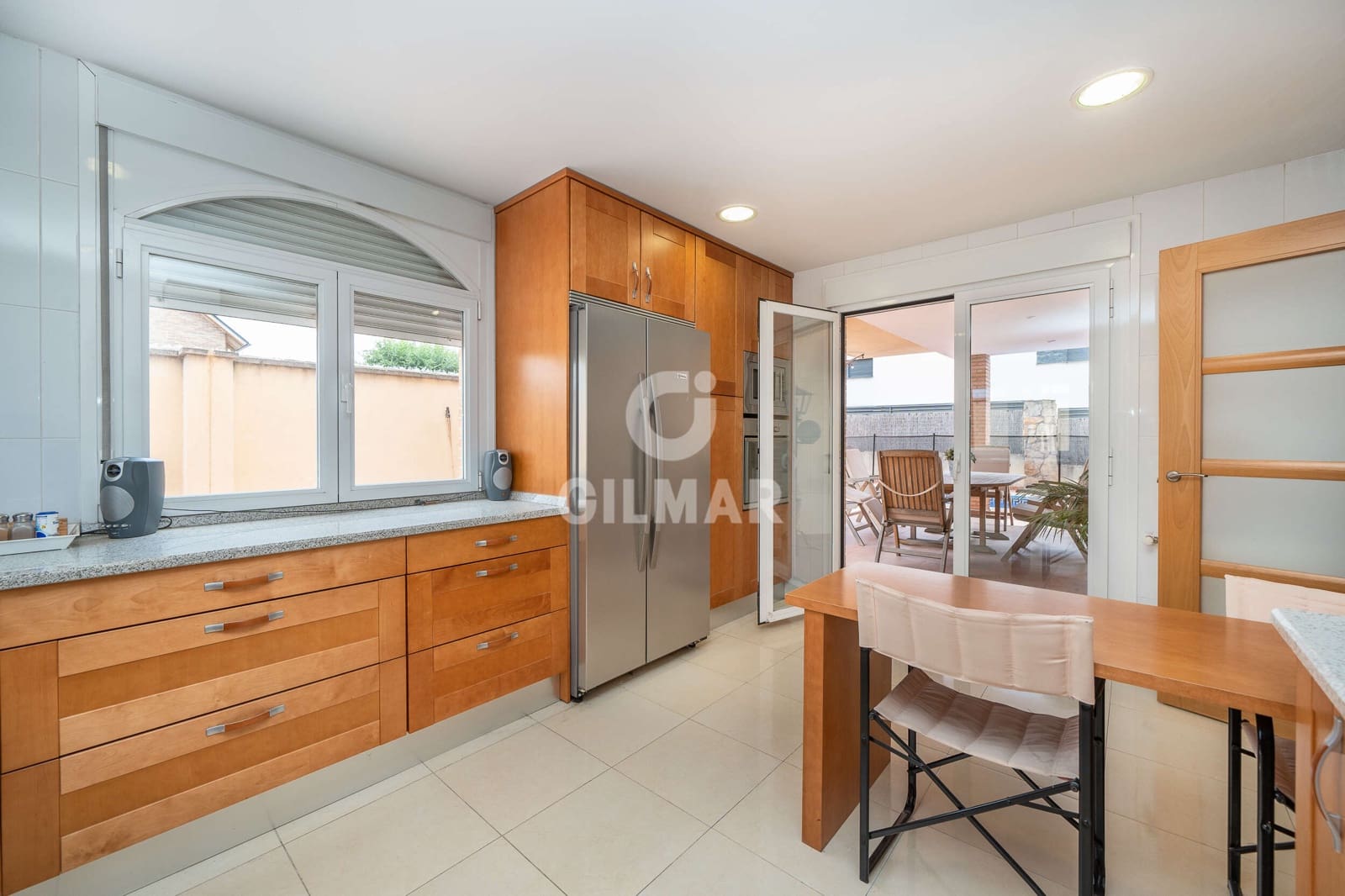 4 bedroom Villa for sale in Madrid city with pool garage - € 999,000 (Ref: 9223654)