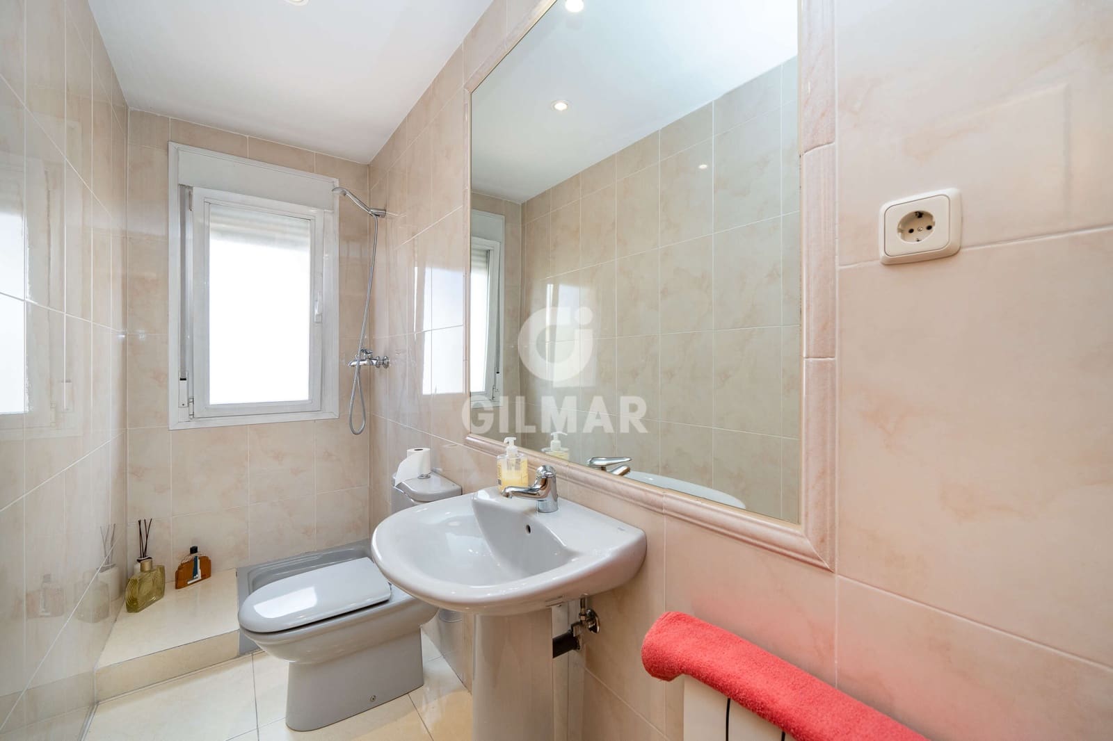 4 bedroom Villa for sale in Madrid city with pool garage - € 999,000 (Ref: 9223654)