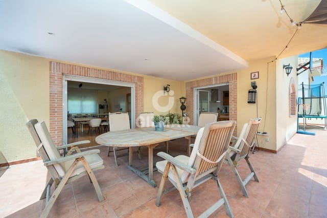 4 bedroom Villa for sale in Rejas, Madrid city with pool garage - € 999,000 (Ref: 9223654)