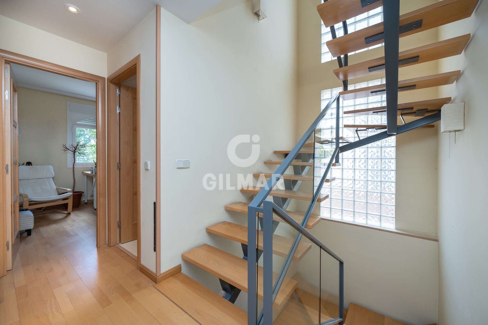 4 bedroom Villa for sale in Madrid city with pool garage - € 999,000 (Ref: 9223654)