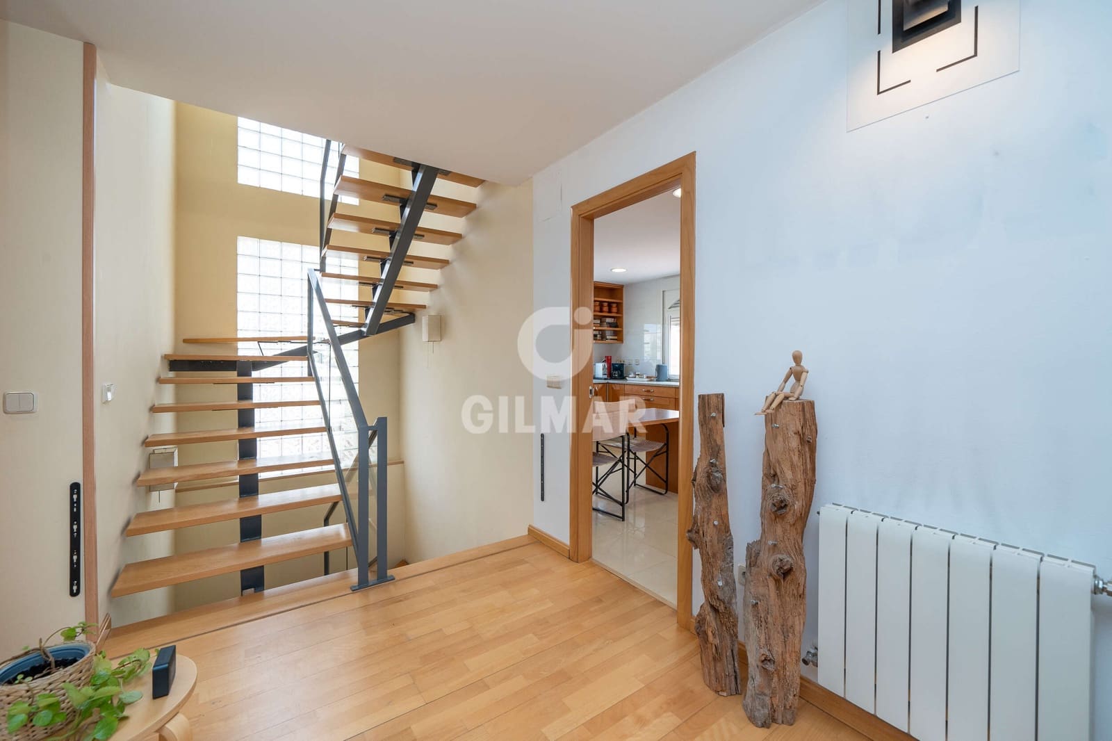 4 bedroom Villa for sale in Madrid city with pool garage - € 999,000 (Ref: 9223654)