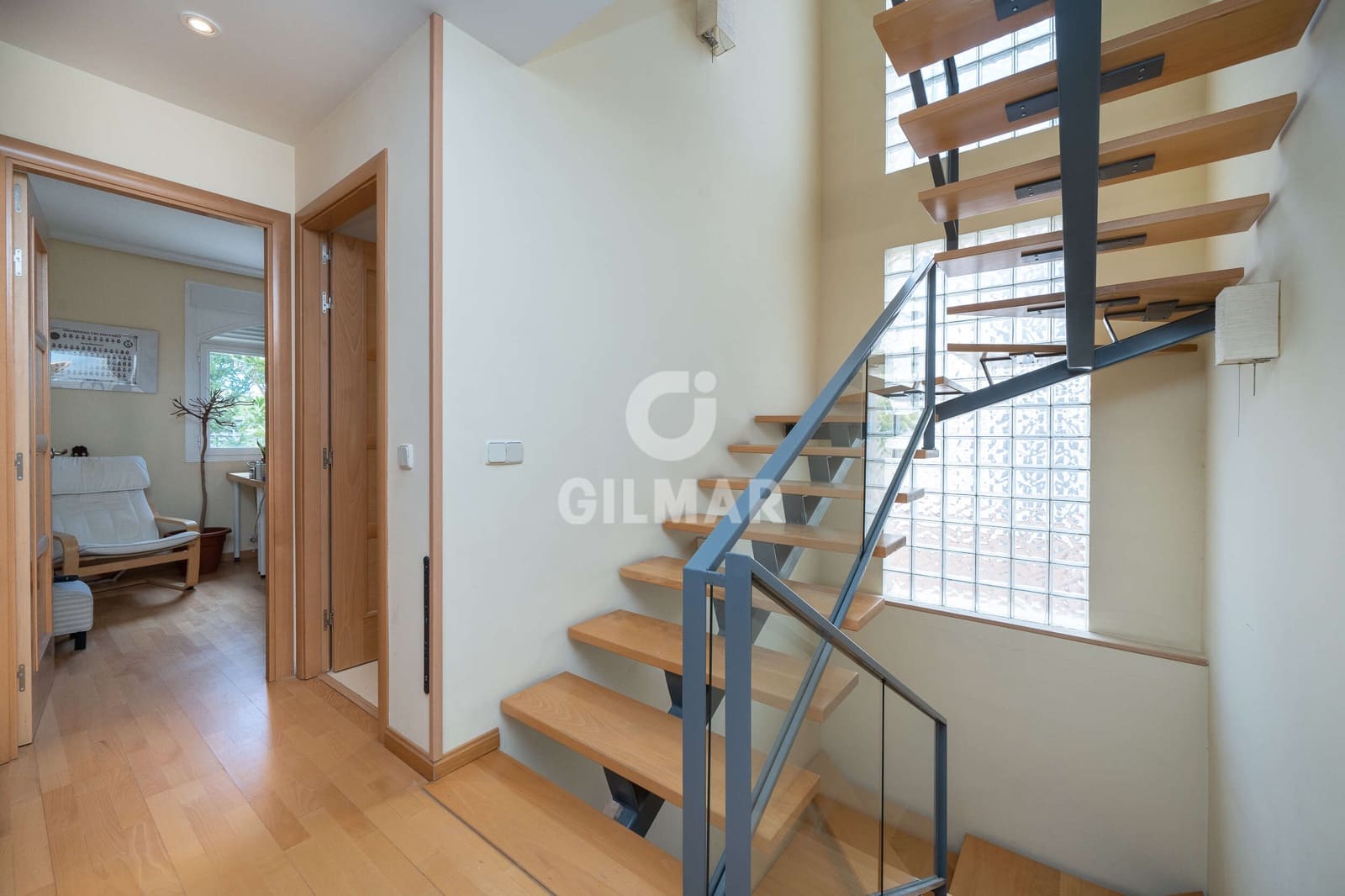 4 bedroom Villa for sale in Madrid city with pool garage - € 999,000 (Ref: 9223654)