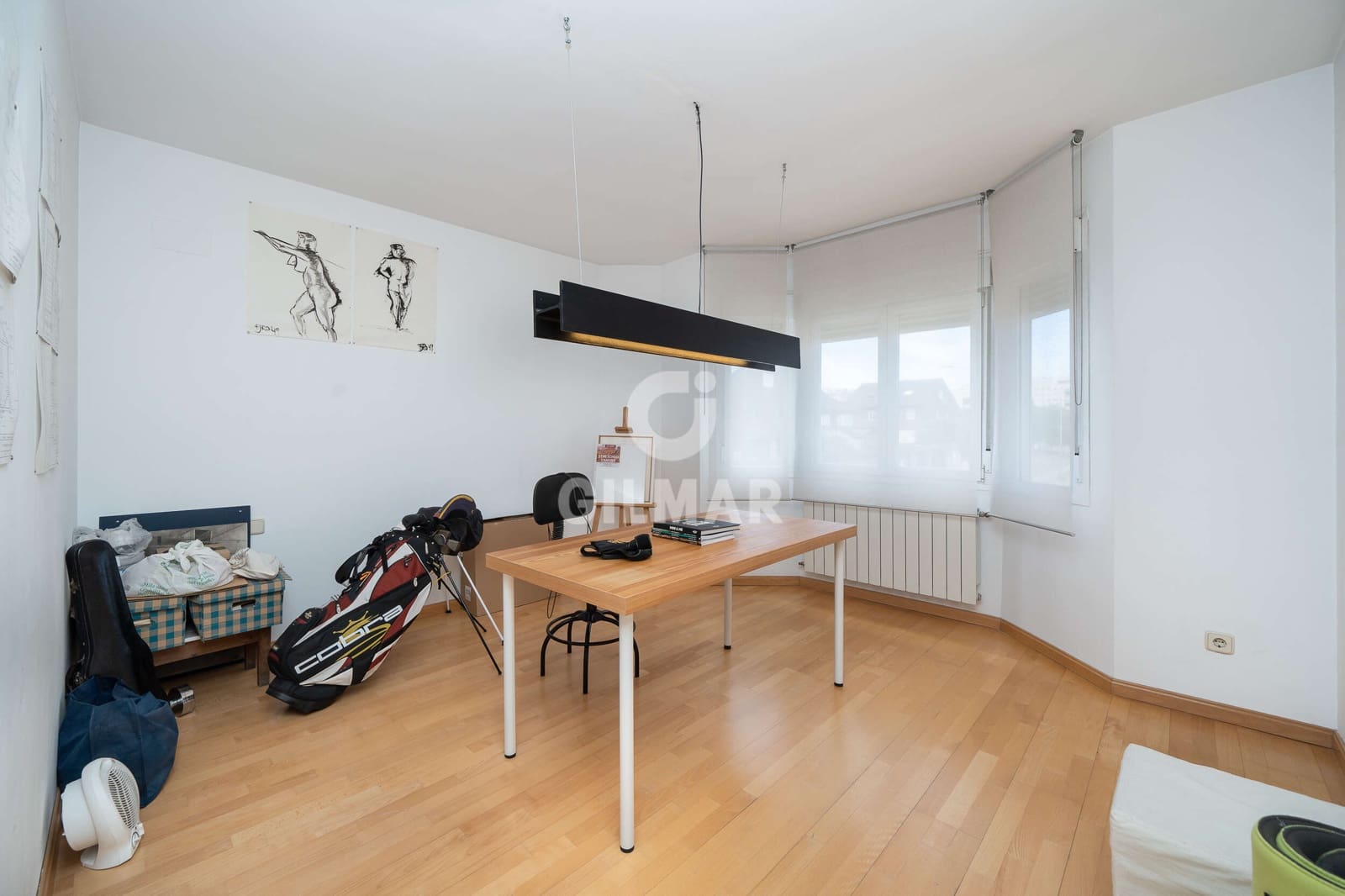 4 bedroom Villa for sale in Madrid city with pool garage - € 999,000 (Ref: 9223654)