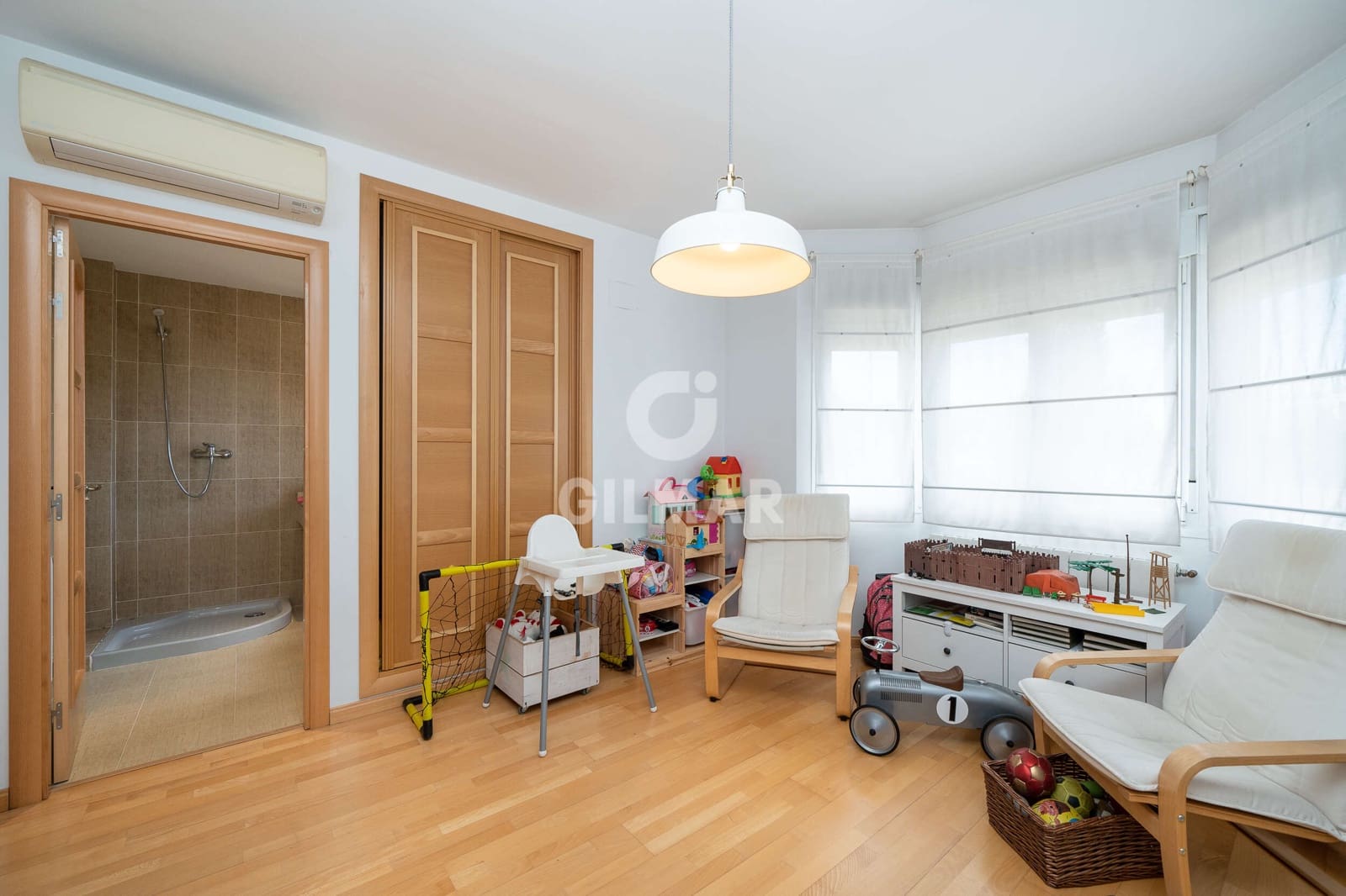 4 bedroom Villa for sale in Madrid city with pool garage - € 999,000 (Ref: 9223654)