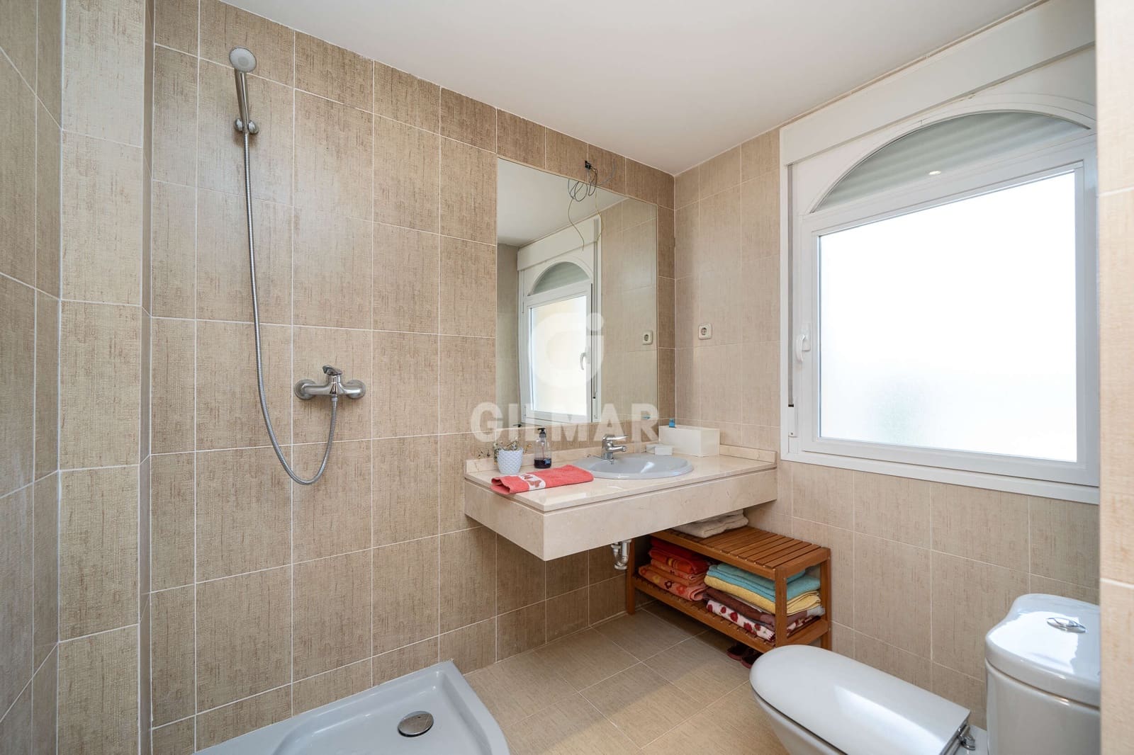 4 bedroom Villa for sale in Madrid city with pool garage - € 999,000 (Ref: 9223654)