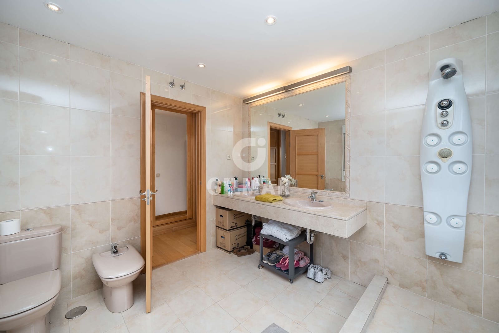 4 bedroom Villa for sale in Madrid city with pool garage - € 999,000 (Ref: 9223654)