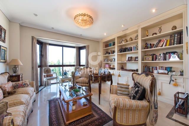 3 bedroom Flat for sale in Piovera, Madrid city with pool garage - € 1,250,000 (Ref: 9223655)