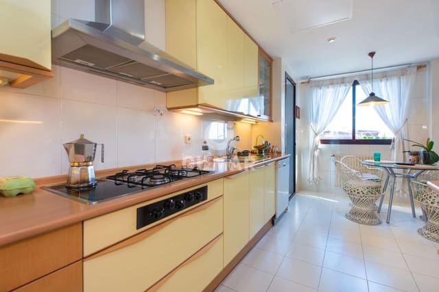 3 bedroom Flat for sale in Piovera, Madrid city with pool garage - € 1,250,000 (Ref: 9223655)