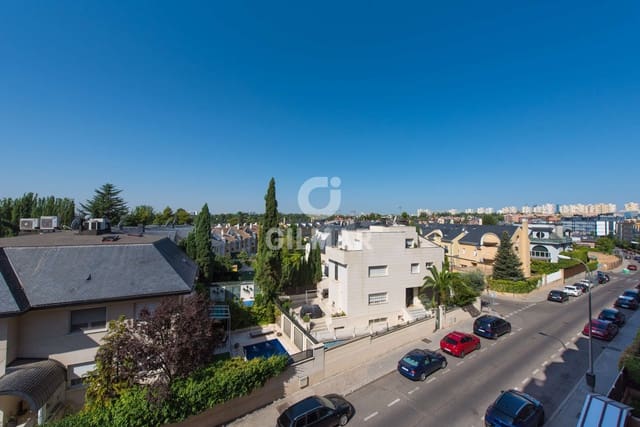 3 bedroom Flat for sale in Piovera, Madrid city with pool garage - € 1,250,000 (Ref: 9223655)