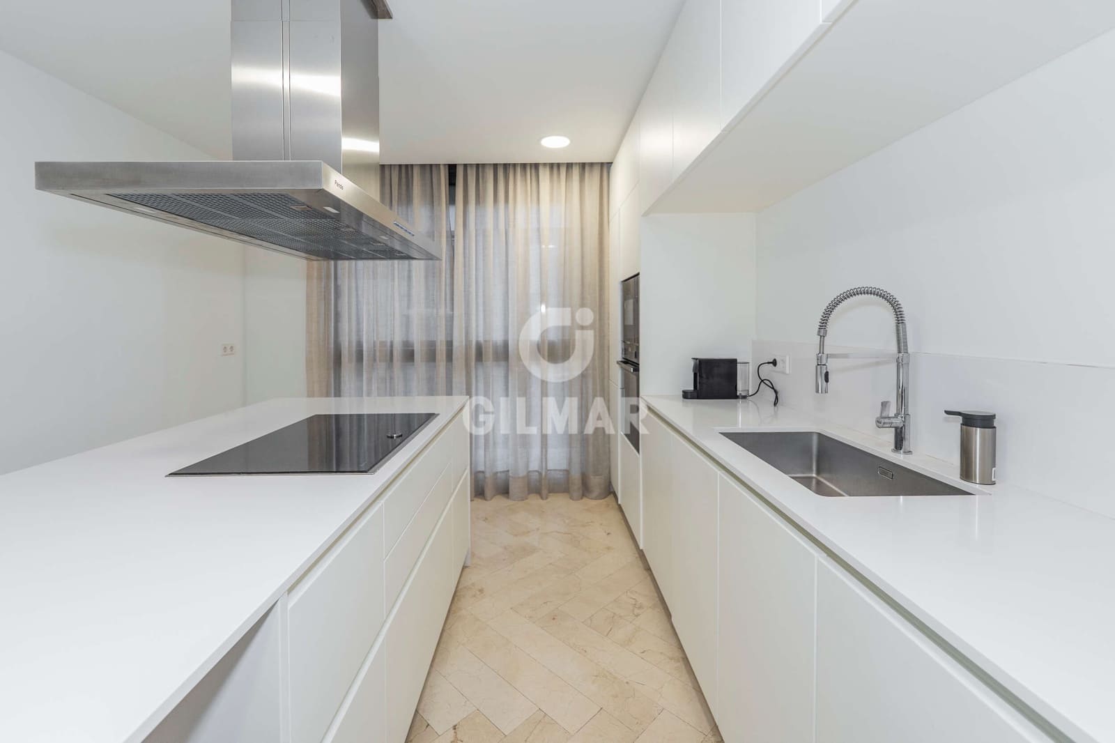 2 soverom Leilighet til salgs i Madrid by med svømmebasseng garasje - € 1 760 000 (Ref: 9224233)