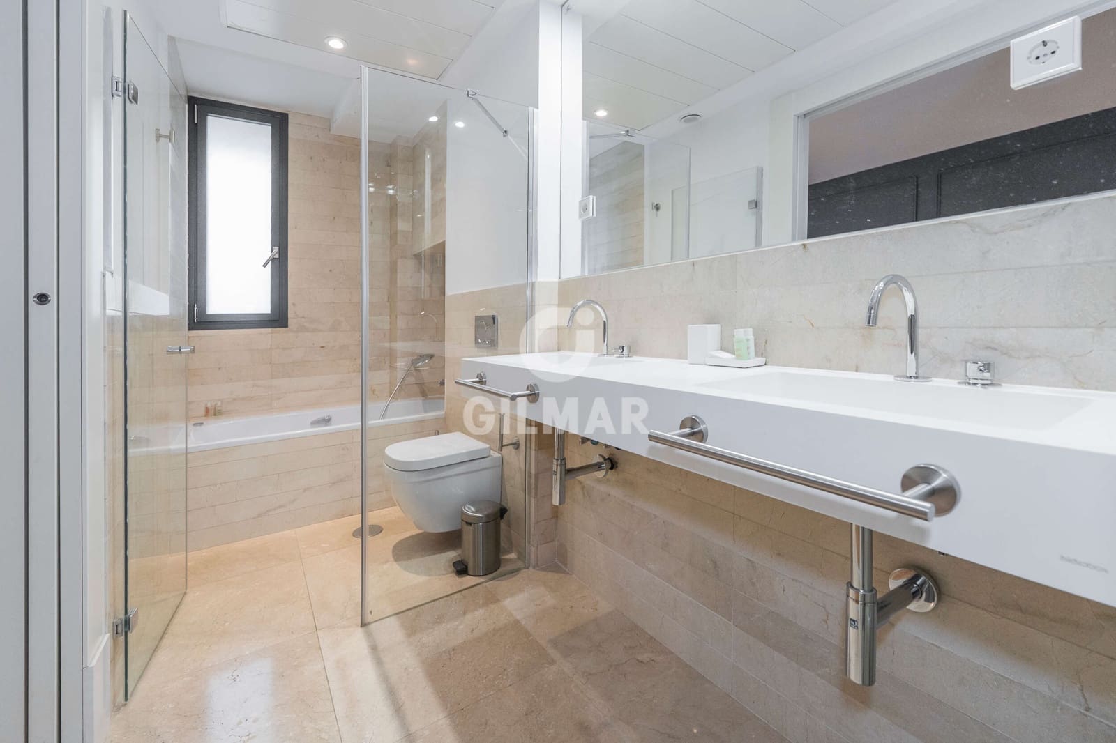 2 soverom Leilighet til salgs i Madrid by med svømmebasseng garasje - € 1 760 000 (Ref: 9224233)