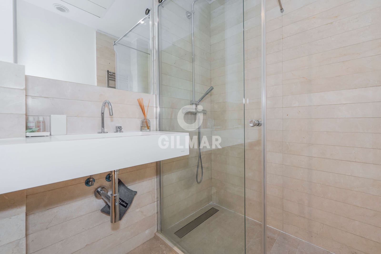 2 soverom Leilighet til salgs i Madrid by med svømmebasseng garasje - € 1 760 000 (Ref: 9224233)