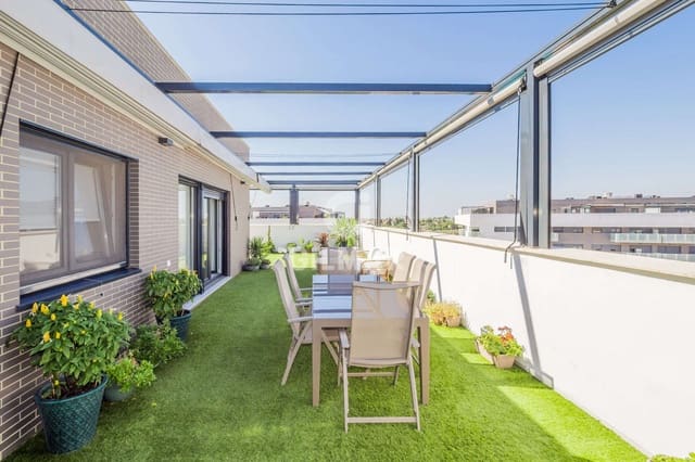 4 sypialnia Penthouse na sprzedaż w Mairena del Aljarafe z basenem garażem - 695 000 € (Ref: 9227617)