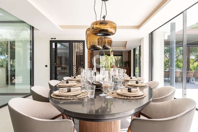 5 soverom Villa til salgs i Hacienda Las Chapas, Marbella med svømmebasseng garasje - € 5 875 000 (Ref: 9227926)