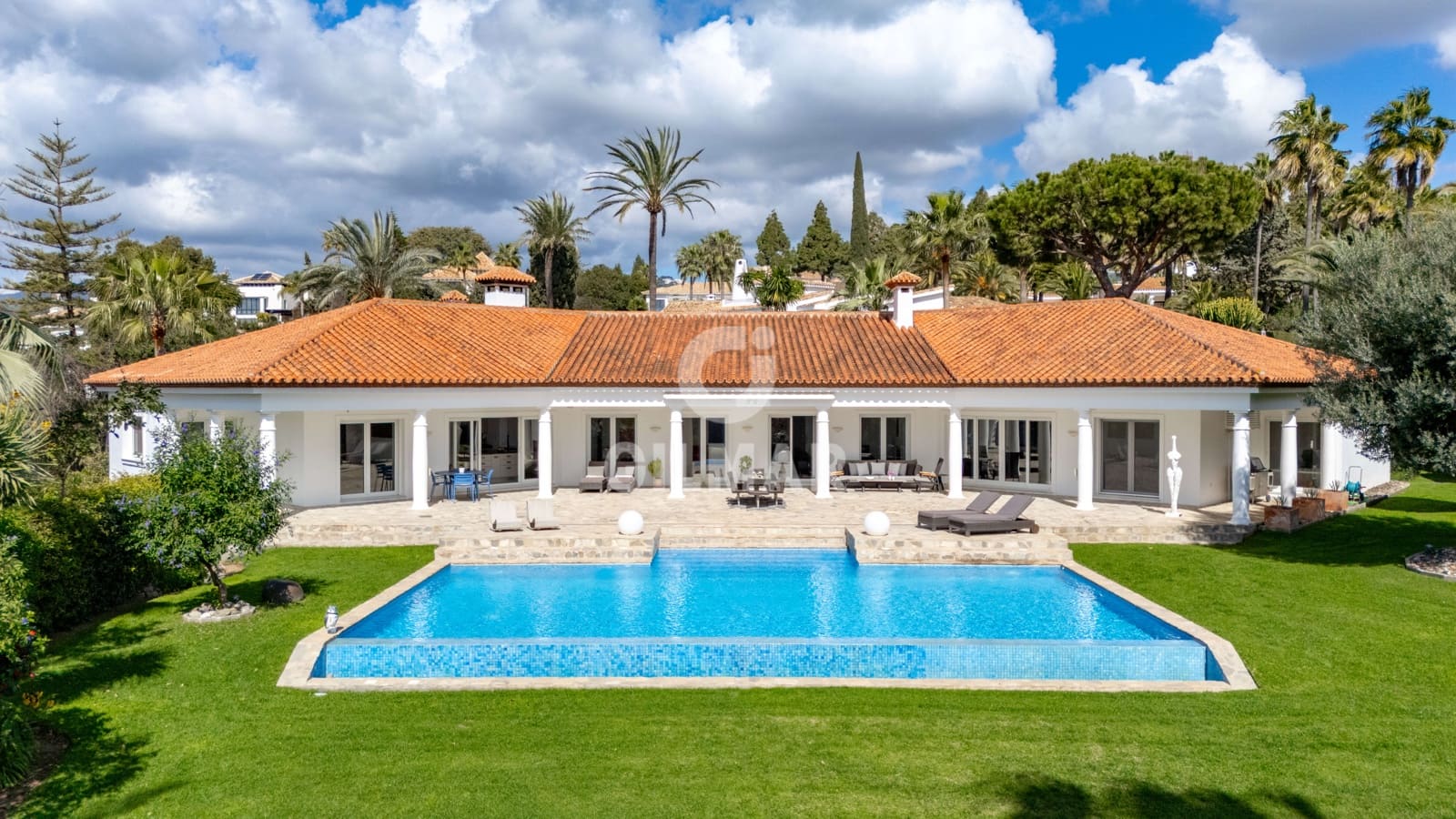 4 sypialnia Willa na sprzedaż w Marbella z basenem garażem - 3 600 000 € (Ref: 9227928)