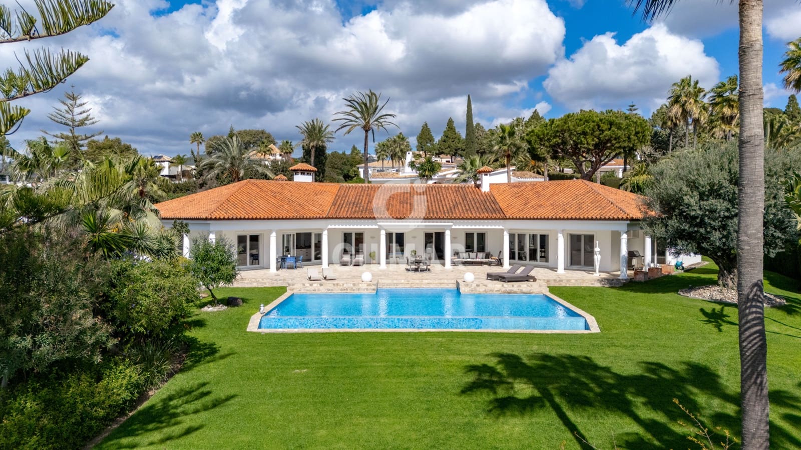 4 sypialnia Willa na sprzedaż w Marbella z basenem garażem - 3 600 000 € (Ref: 9227928)