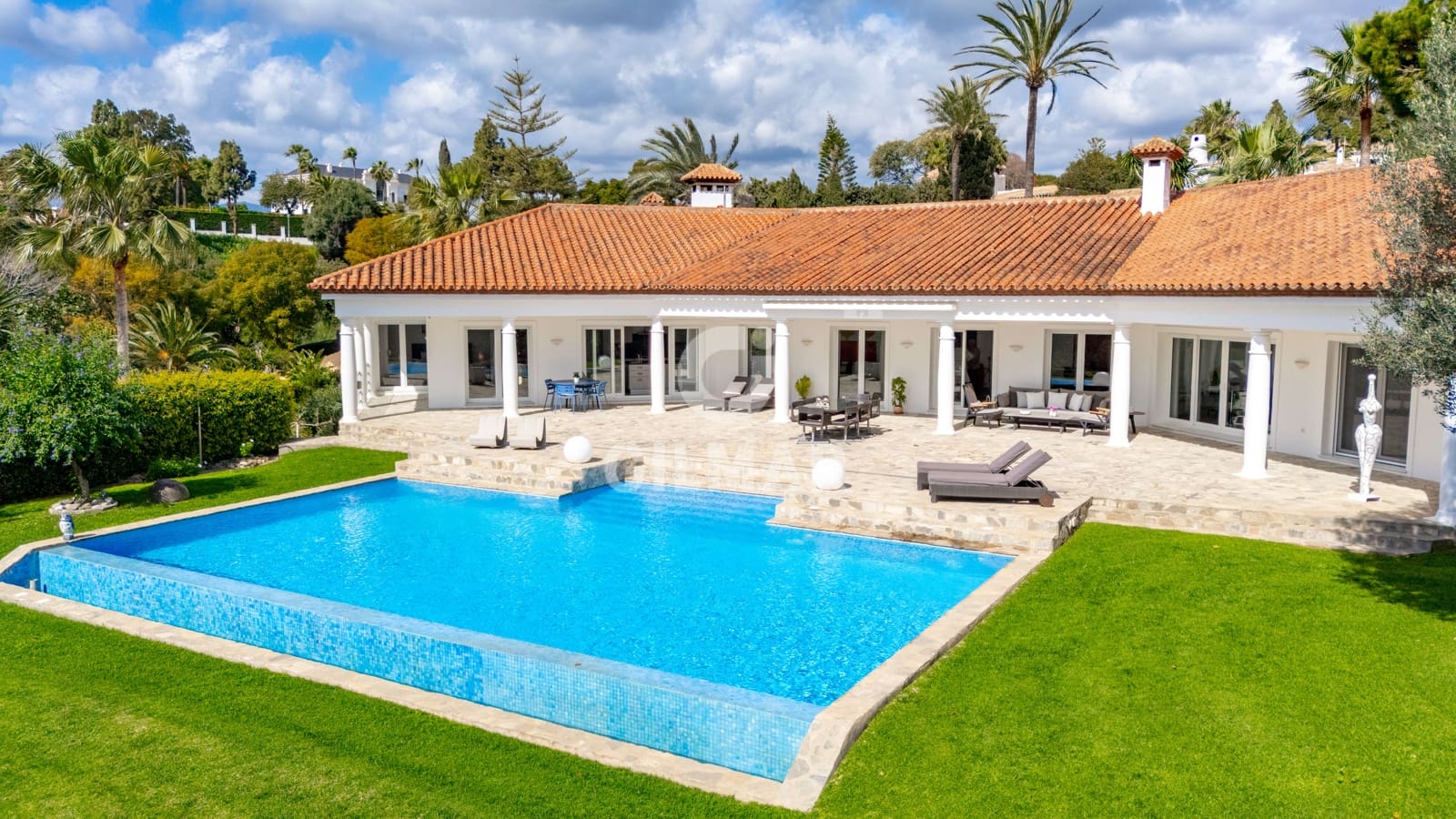 4 sypialnia Willa na sprzedaż w Marbella z basenem garażem - 3 600 000 € (Ref: 9227928)