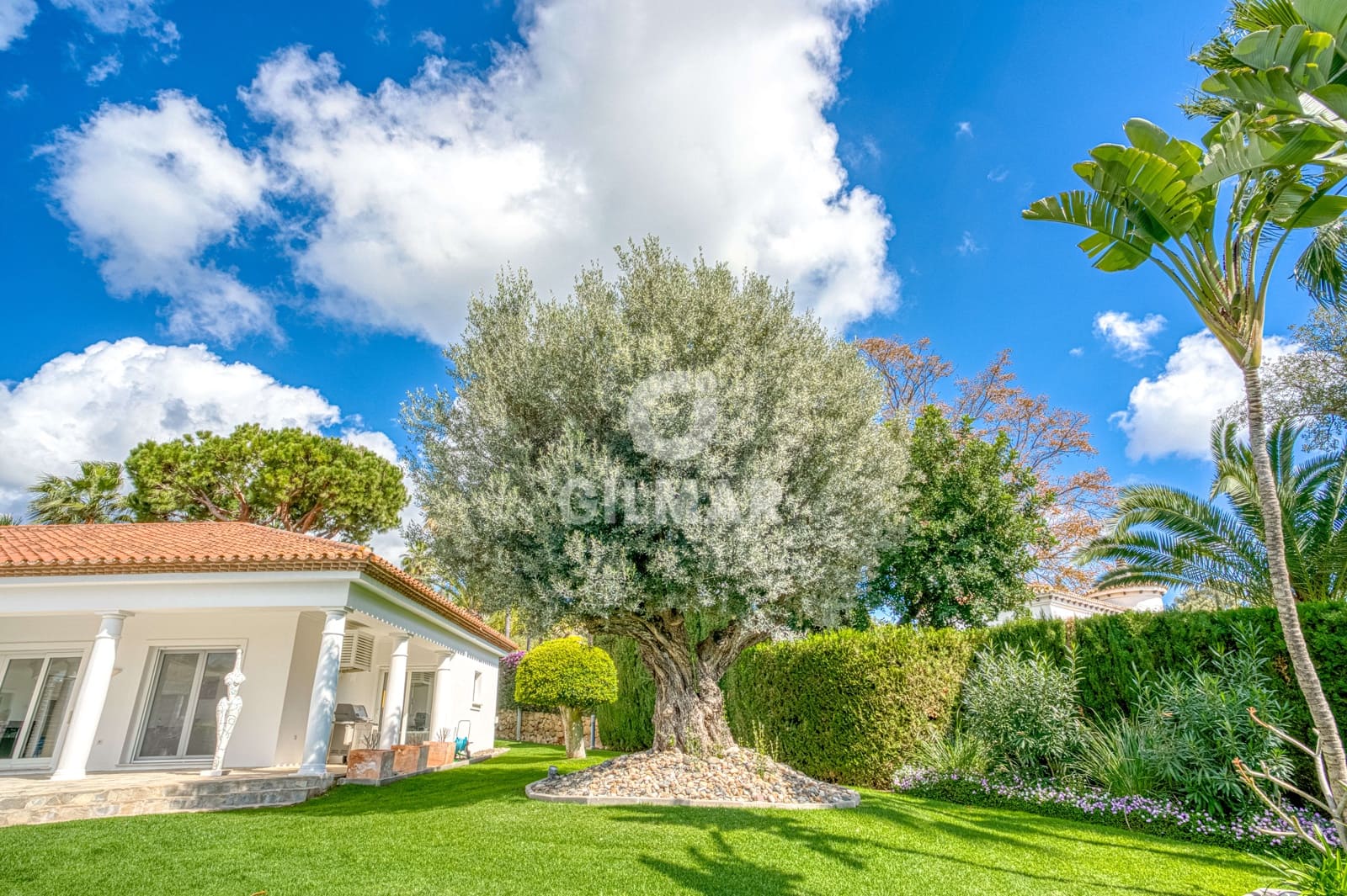 4 sypialnia Willa na sprzedaż w Marbella z basenem garażem - 3 600 000 € (Ref: 9227928)