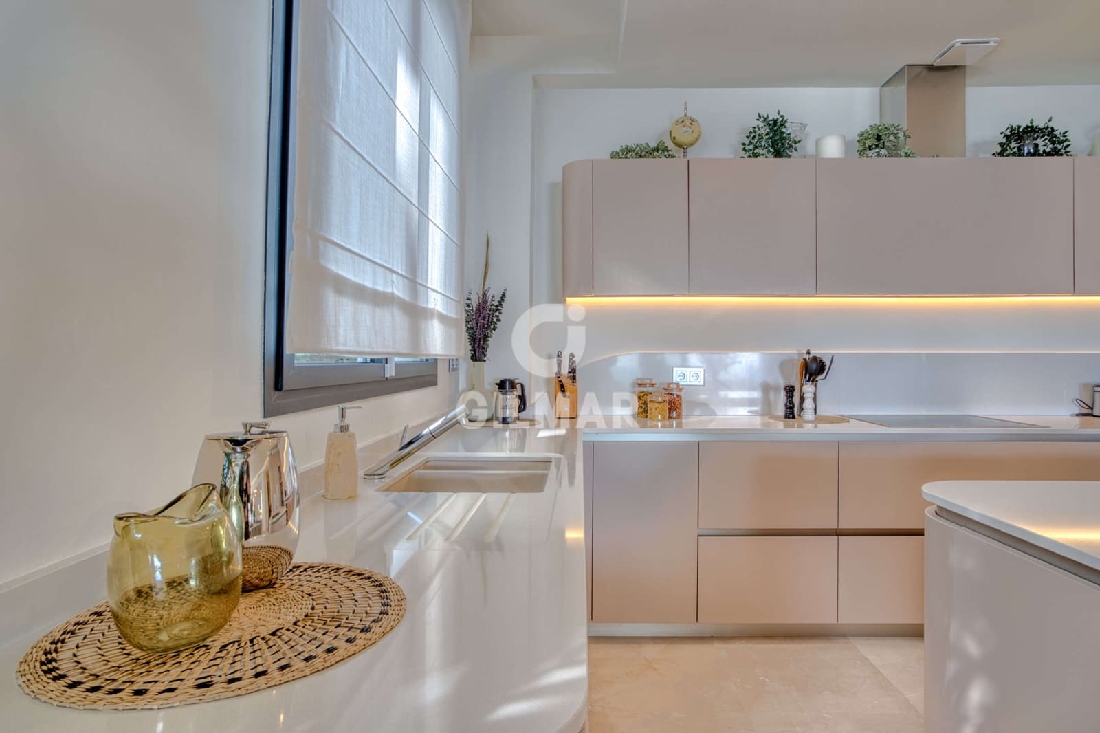 4 sypialnia Mieszkanie na sprzedaż w Golden Mile z basenem garażem - 3 850 000 € (Ref: 9227929)