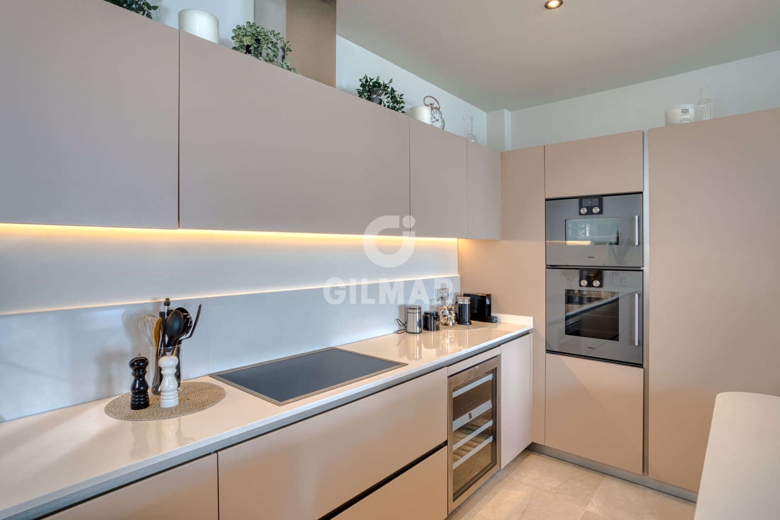 4 sypialnia Mieszkanie na sprzedaż w Golden Mile z basenem garażem - 3 850 000 € (Ref: 9227929)