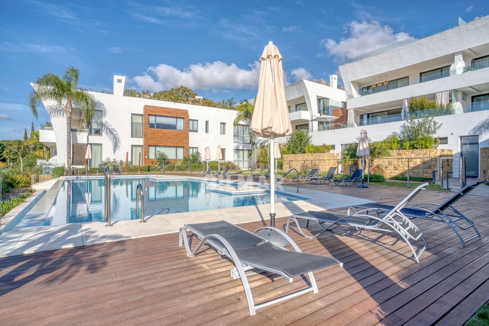 4 sypialnia Mieszkanie na sprzedaż w Golden Mile z basenem garażem - 3 850 000 € (Ref: 9227929)