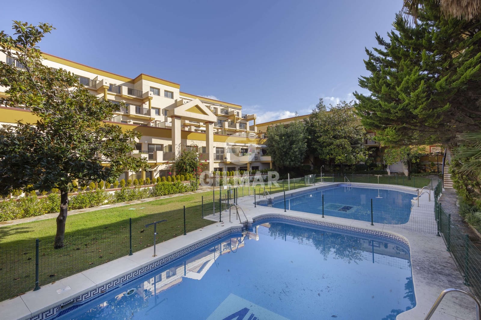 2 Zimmer Penthouse zu verkaufen in Elviria mit Pool - 950.000 € (Ref: 9227933)