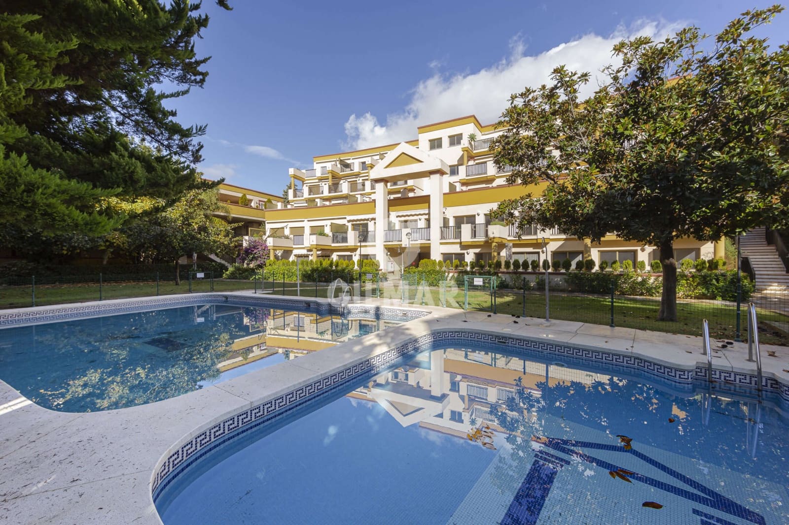 2 Zimmer Penthouse zu verkaufen in Elviria mit Pool - 950.000 € (Ref: 9227933)