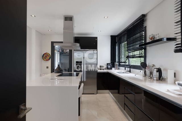 5 sypialnia Willa na sprzedaż w Lomas De Marbella, Marbella z basenem garażem - 4 150 000 € (Ref: 9227934)