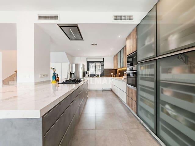 4 bedroom Villa for sale in Santa Clara, Marbella with pool garage - € 1,995,000 (Ref: 9227935)