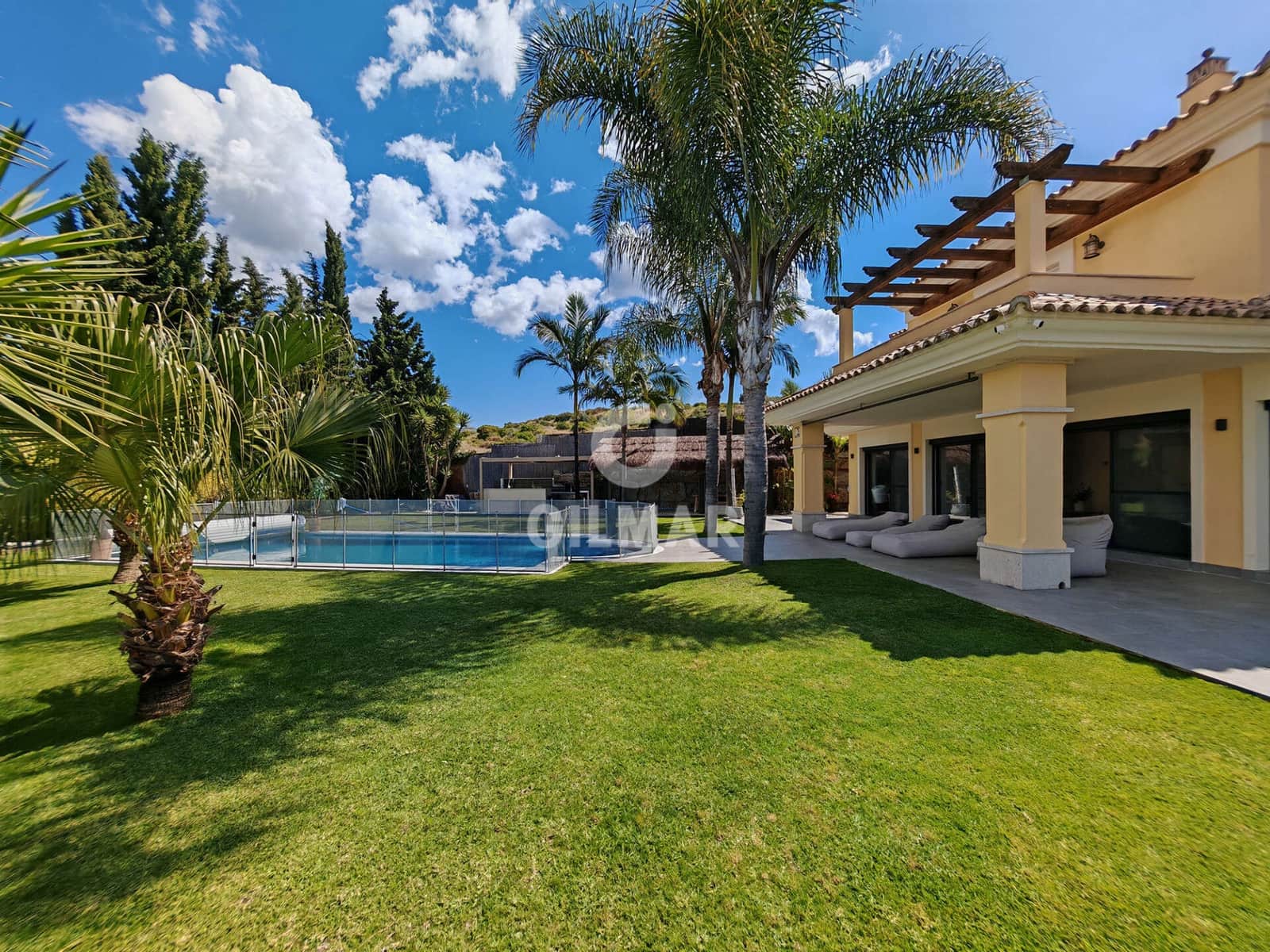 4 sypialnia Willa na sprzedaż w Marbella z basenem garażem - 1 995 000 € (Ref: 9227935)