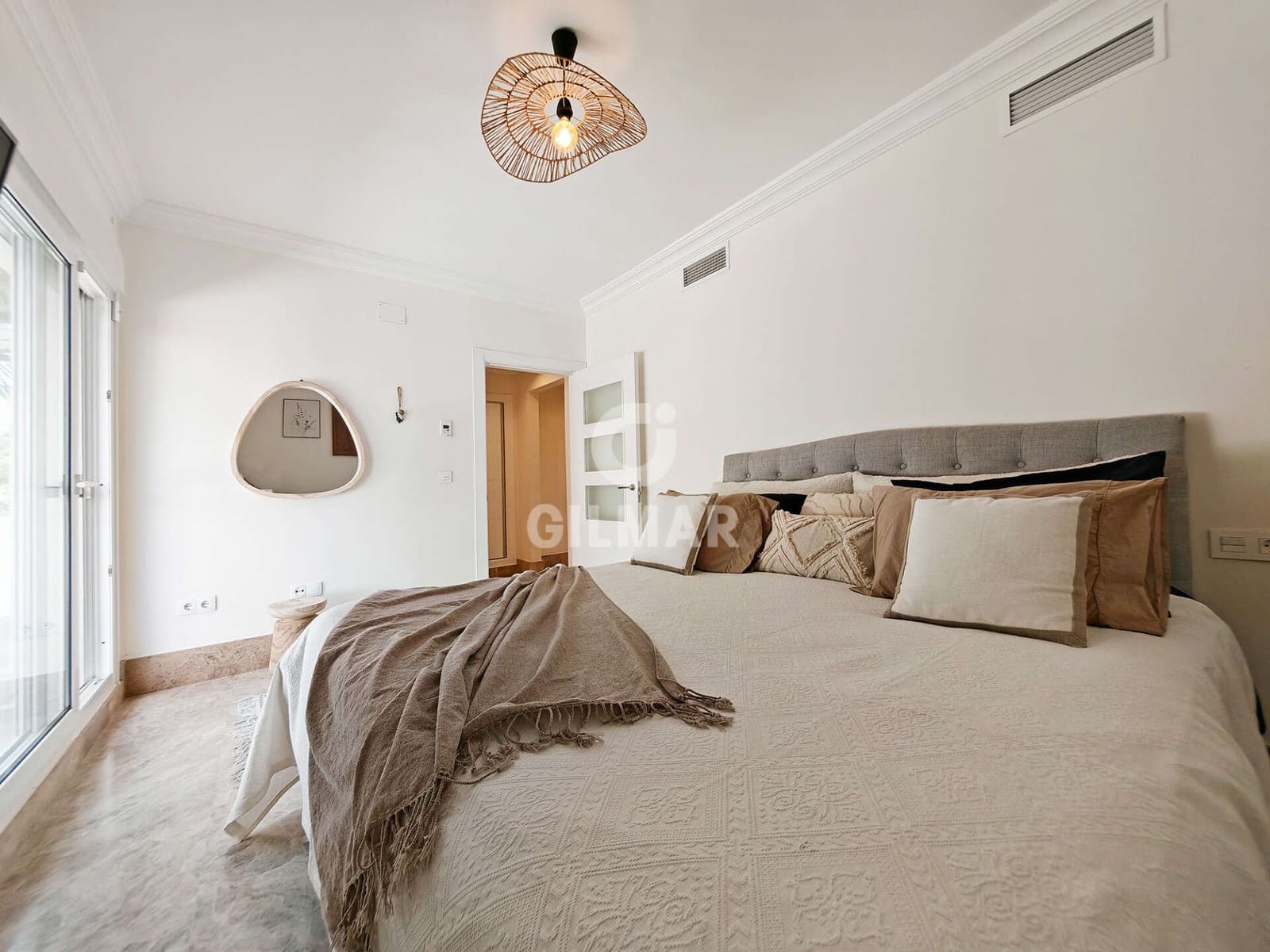 4 sypialnia Willa na sprzedaż w Marbella z basenem garażem - 1 995 000 € (Ref: 9227935)