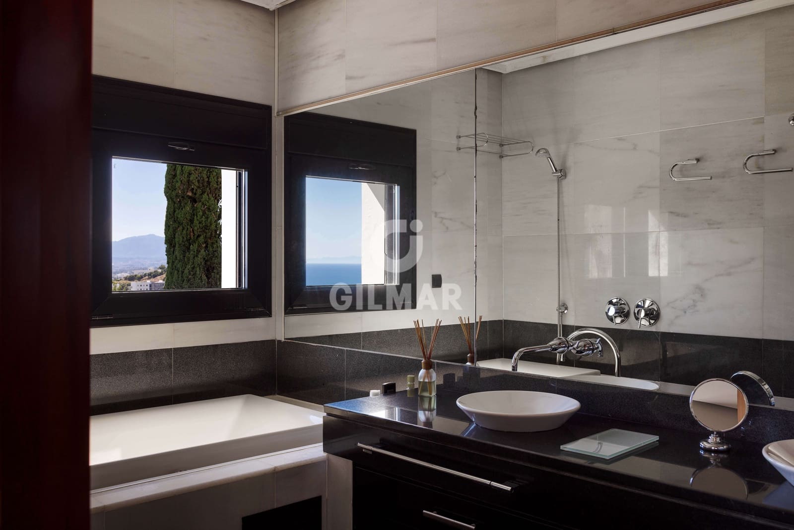 5 sypialnia Willa na sprzedaż w Marbella z basenem garażem - 3 500 000 € (Ref: 9228034)