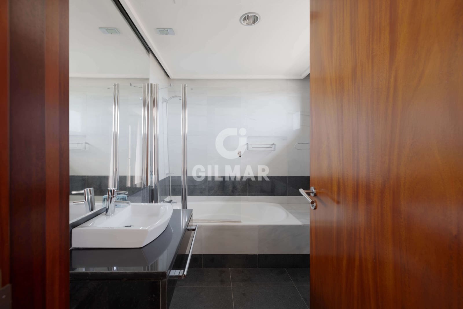 5 sypialnia Willa na sprzedaż w Marbella z basenem garażem - 3 500 000 € (Ref: 9228034)