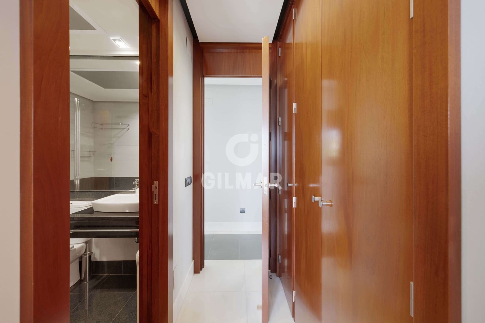 5 sypialnia Willa na sprzedaż w Marbella z basenem garażem - 3 500 000 € (Ref: 9228034)