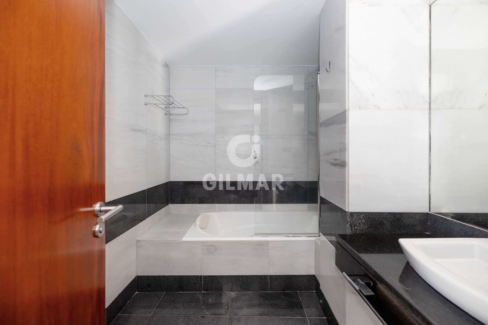 5 sypialnia Willa na sprzedaż w Marbella z basenem garażem - 3 500 000 € (Ref: 9228034)