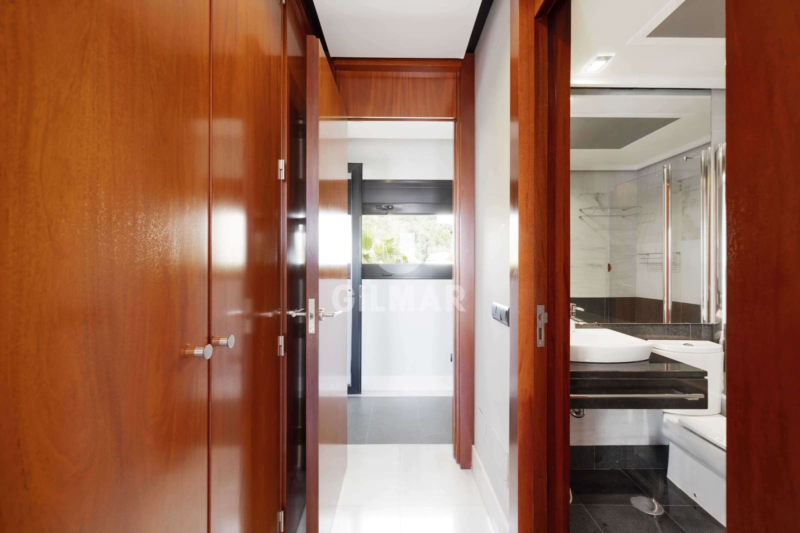 5 sypialnia Willa na sprzedaż w Marbella z basenem garażem - 3 500 000 € (Ref: 9228034)