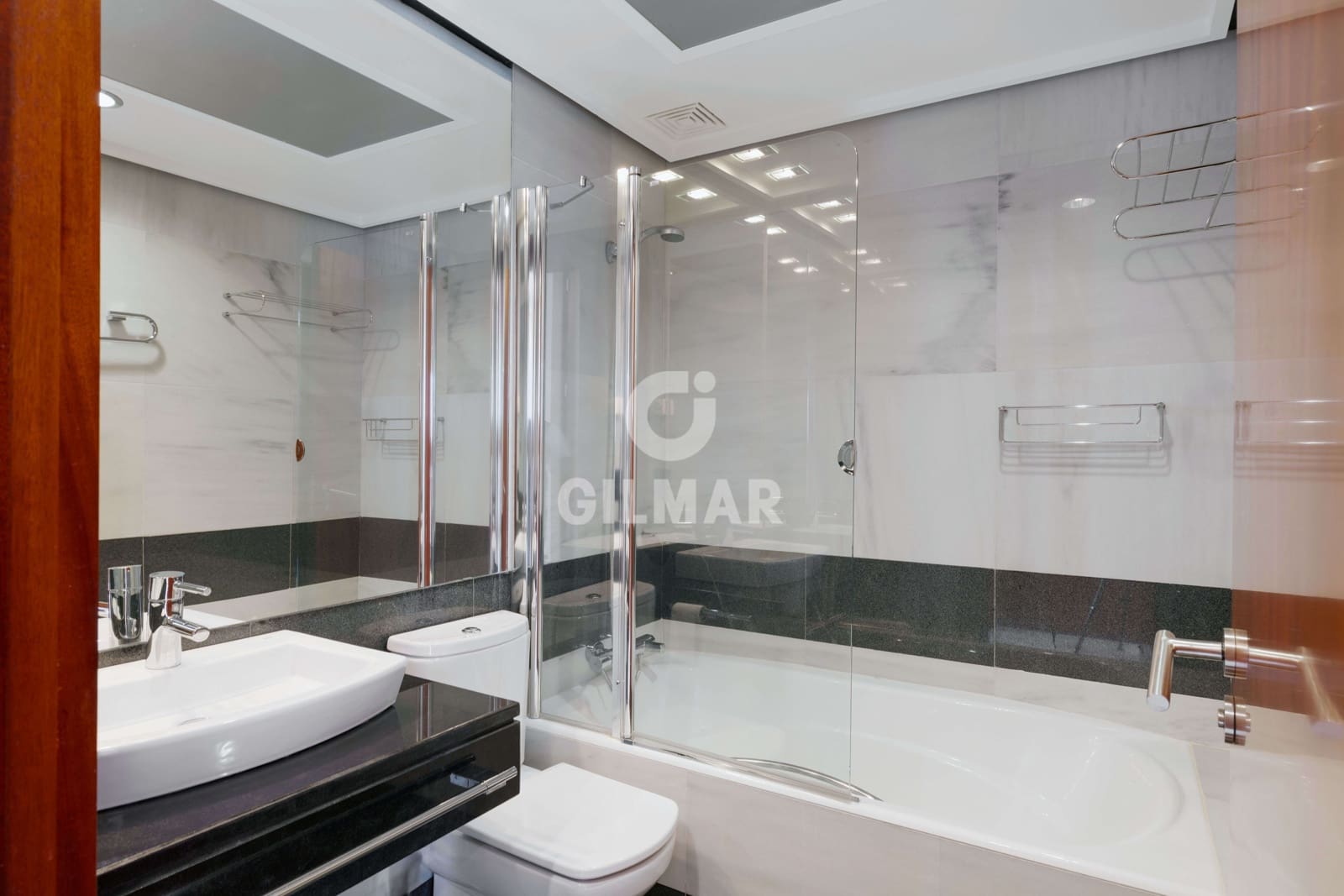 5 sypialnia Willa na sprzedaż w Marbella z basenem garażem - 3 500 000 € (Ref: 9228034)