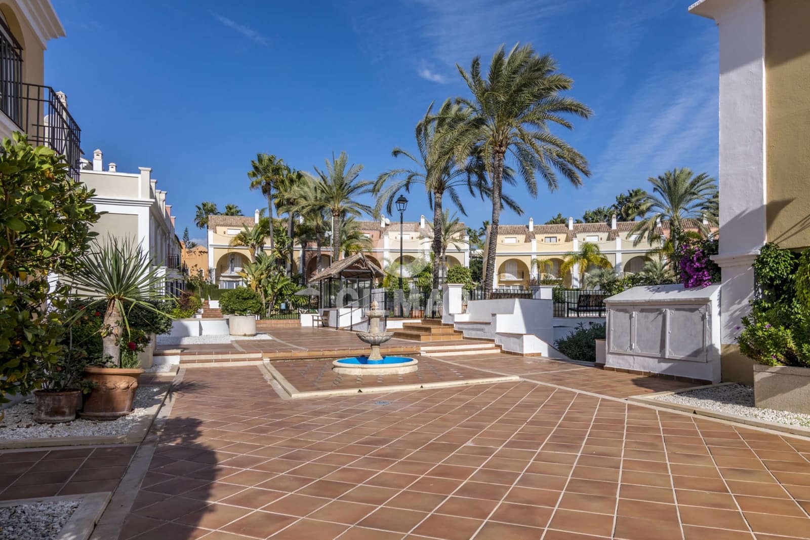 3 soveværelse Rækkehus til salg i Marbella med swimmingpool garage - € 1.190.000 (Ref: 9228038)