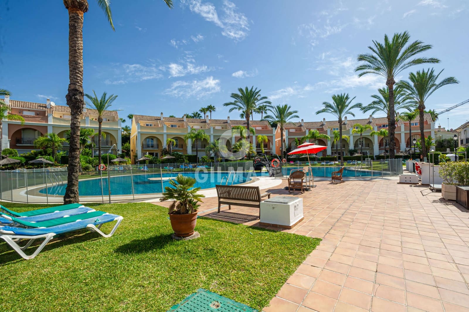 3 soveværelse Rækkehus til salg i Marbella med swimmingpool garage - € 1.190.000 (Ref: 9228038)