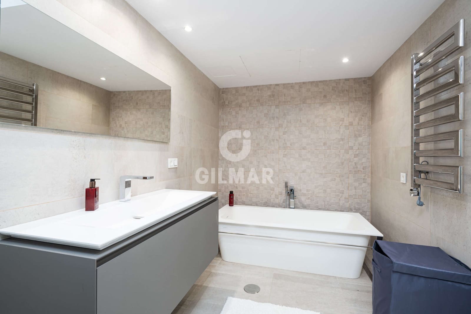 4 makuuhuone Asunto myytävänä paikassa Marbella mukana 
autotalli - 895 000 € (Ref: 9228040)