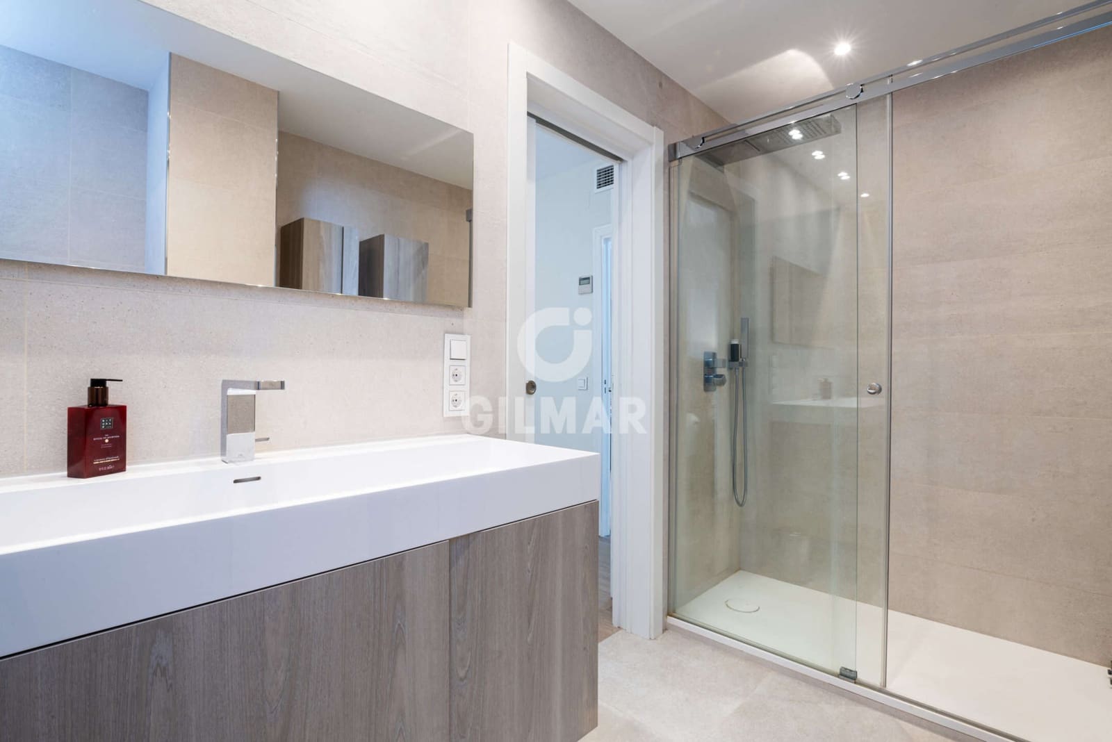 4 makuuhuone Asunto myytävänä paikassa Marbella mukana 
autotalli - 895 000 € (Ref: 9228040)