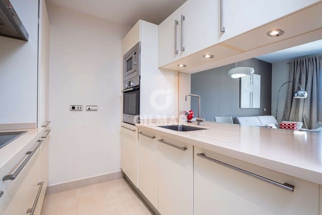 2 sovrum Lägenhet till salu i Los Monteros, Marbella med pool garage - 370 000 € (Ref: 9228042)