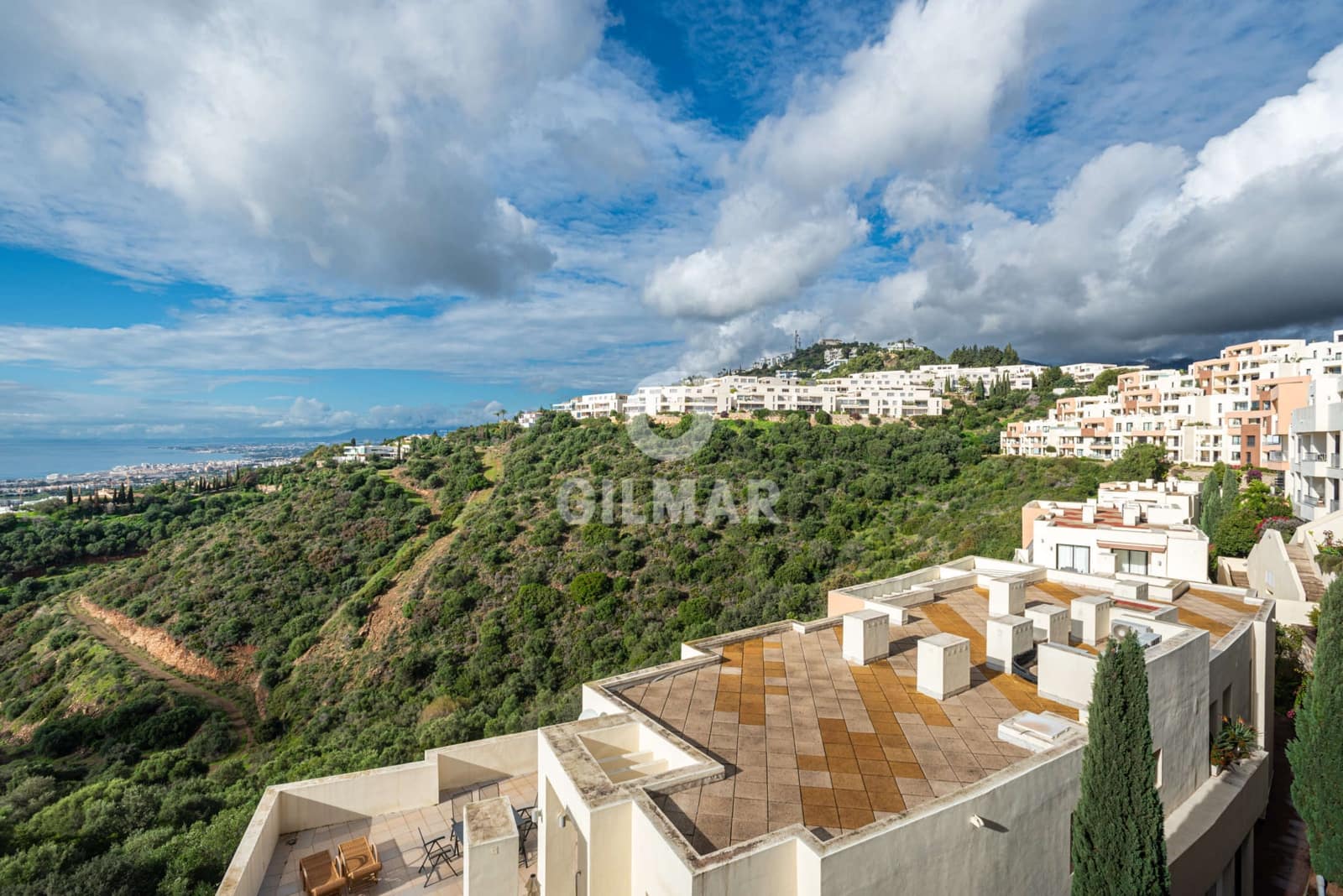 2 sovrum Lägenhet till salu i Los Monteros med pool garage - 370 000 € (Ref: 9228042)