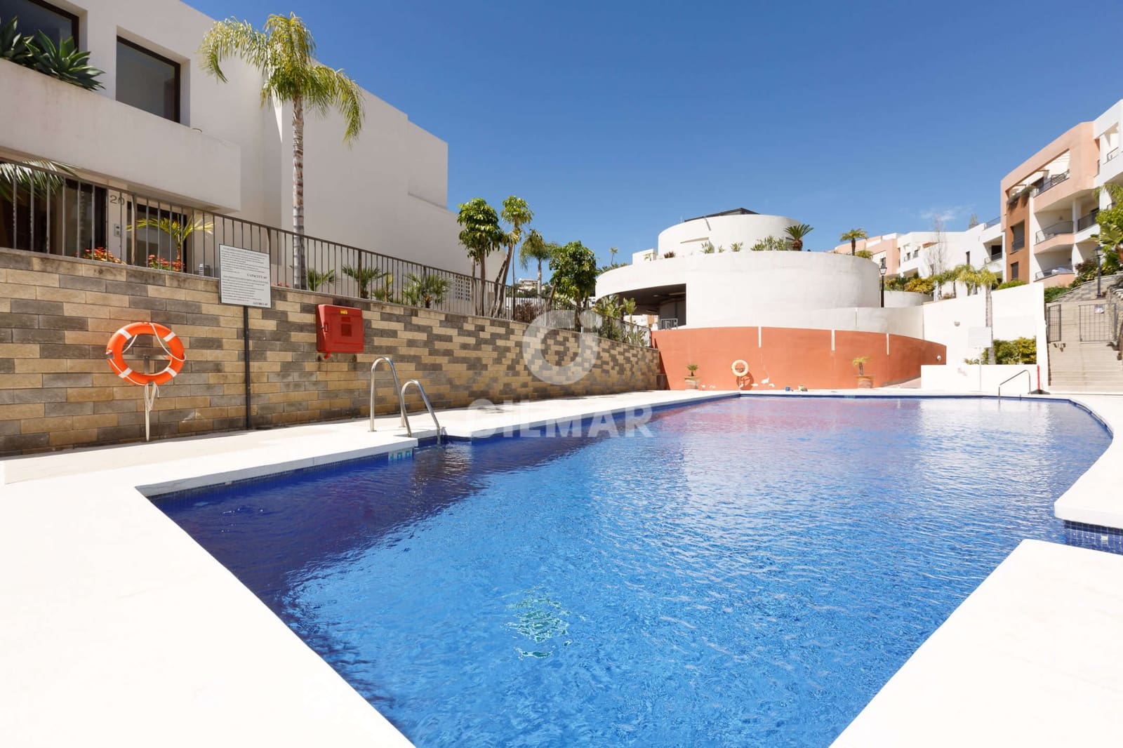 2 sovrum Lägenhet till salu i Los Monteros med pool garage - 370 000 € (Ref: 9228042)